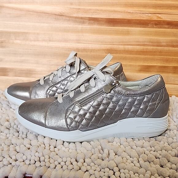 MUNRO EMMIE SILVER QUILTED LACE-UP SNEAKERS WOMAN SIZE 9.5 NWOB - Picture 16 of 16